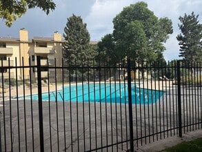 Building Photo - 3035 Oneal Pkwy