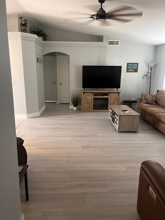 Foto del edificio - Short Term Summer Rental Available June-November 2025