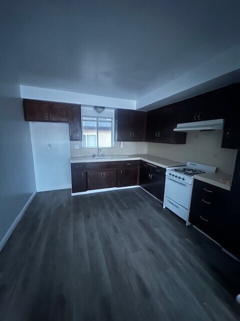 Foto del edificio - 1443 W 81st St