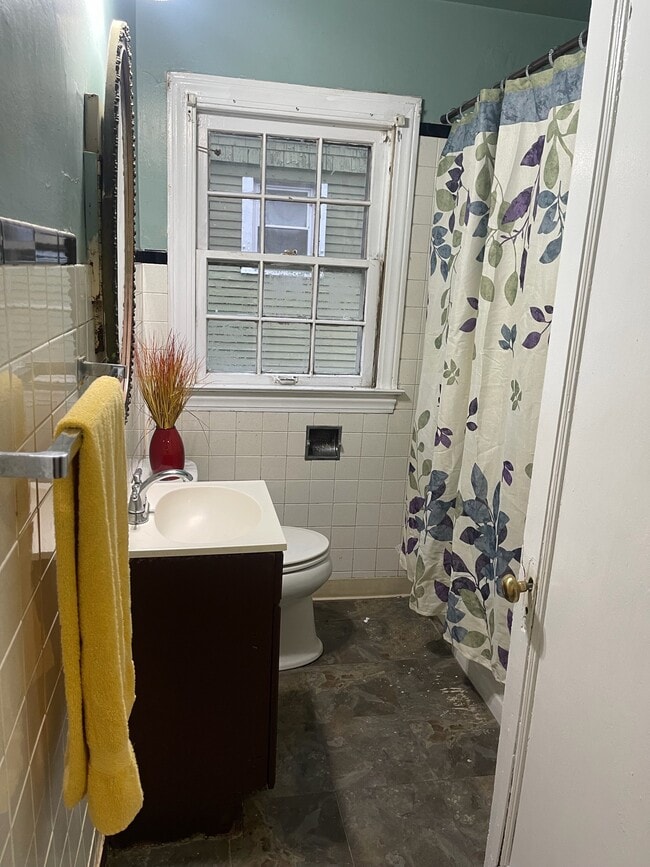 Building Photo - 559 E Avondale Ave