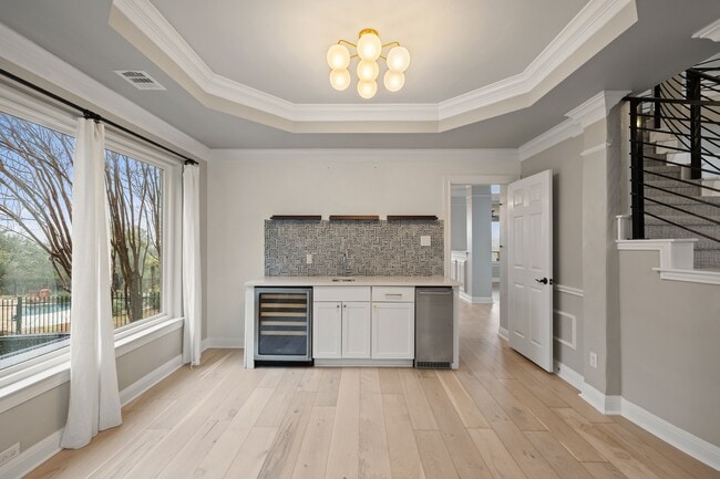 Building Photo - 2137 Rivina Dr