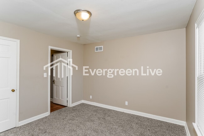 Building Photo - 4854 N 73rd St