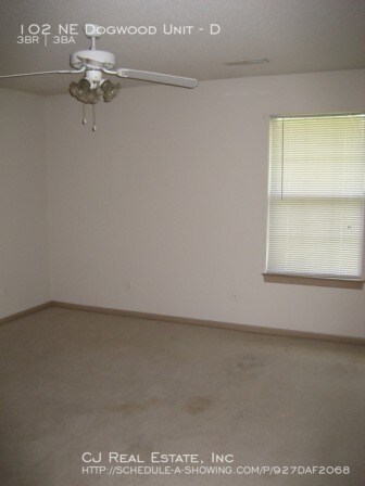 Building Photo - 102 NE Dogwood
