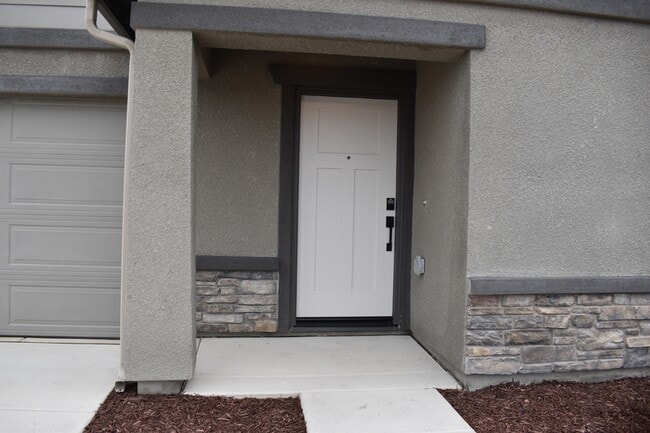 Building Photo - 641 Marshall Ln