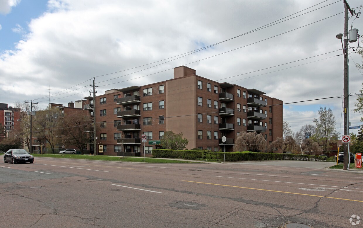 Winwood Courts Apartments 1700 Victoria Park Ave Toronto, ON