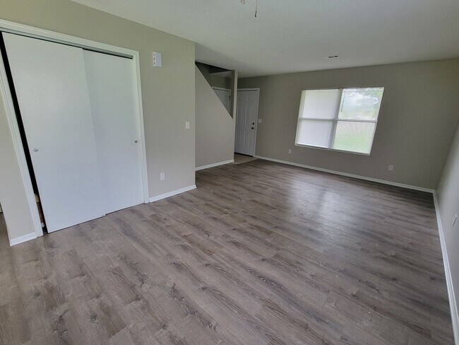 Foto del edificio - 630-632-632 Country Squire Ct