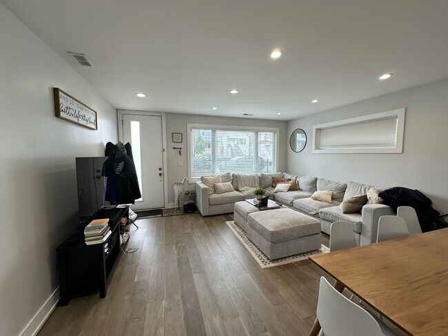 Foto del edificio - 4222 N Bernard St
