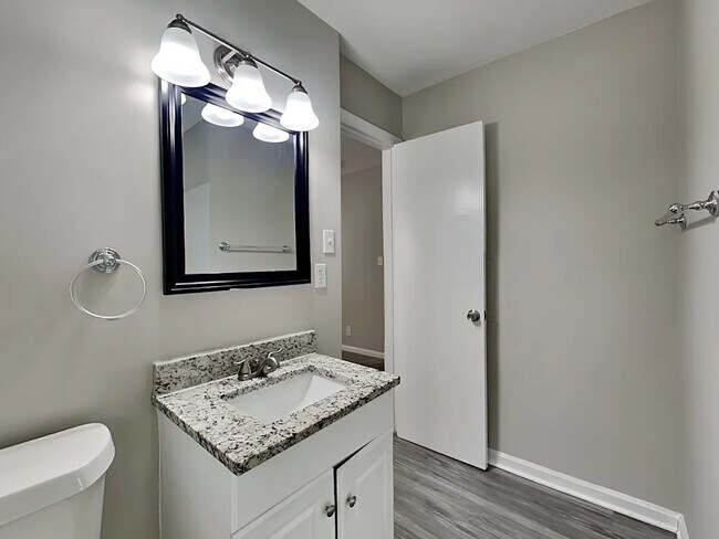 Building Photo - 2932 Heather Dr