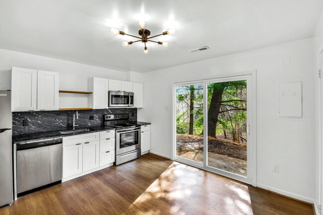 Building Photo - 2702 Gatewood Cir
