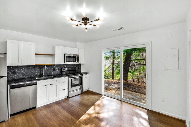 Foto del edificio - 2702 Gatewood Cir