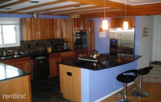 Foto del edificio - 8916 Cooley Lake Rd
