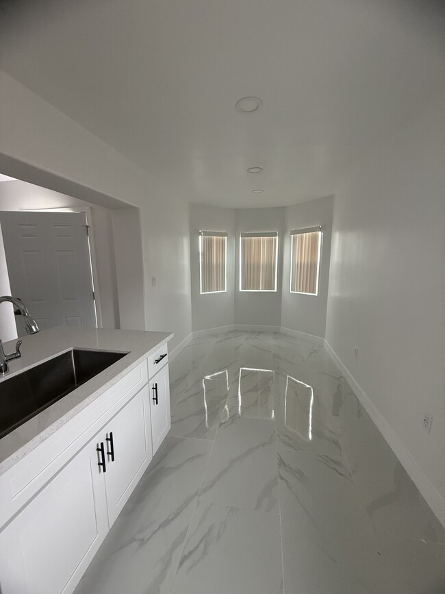 Dining room - 1212 S Temple Ave
