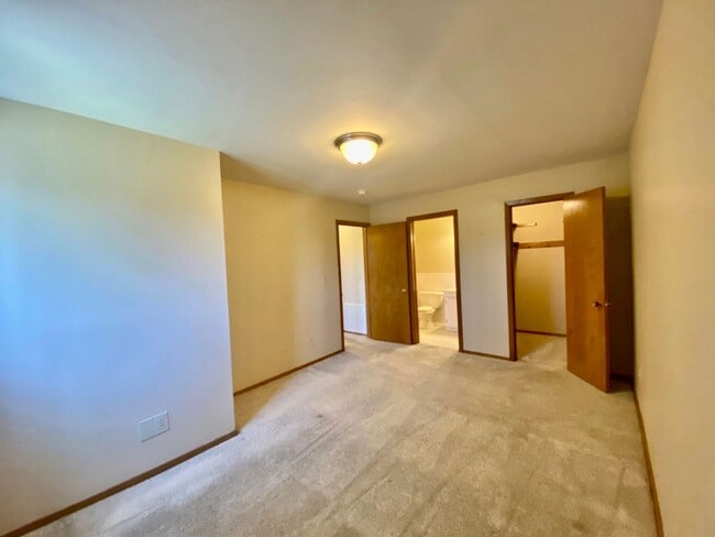 Foto del edificio - 2 Bed/1.5 Bath Ground floor