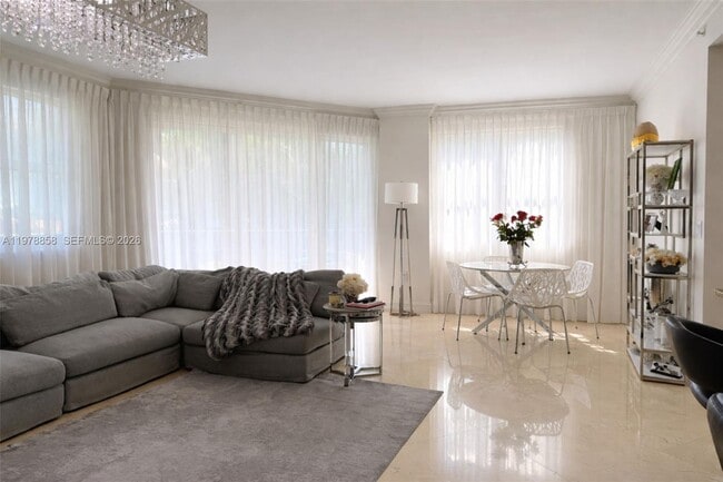 Foto del edificio - 20000 E Country Club Dr