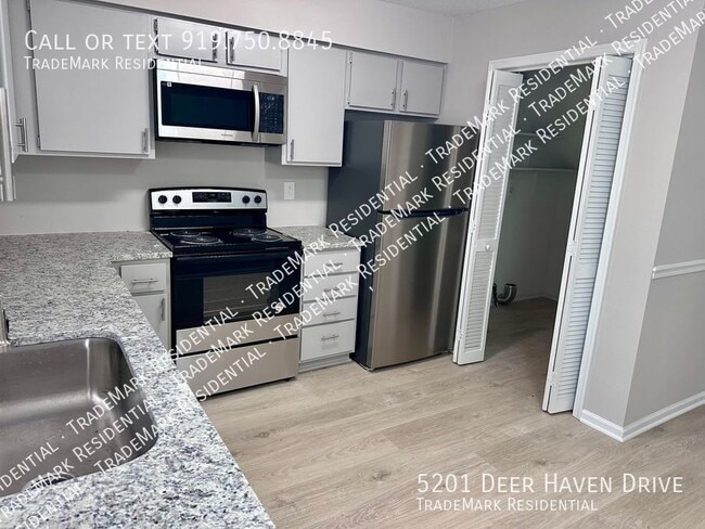 Building Photo - 5201 Deer Haven Dr