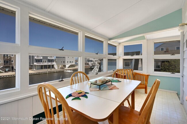 Building Photo - 292B N St