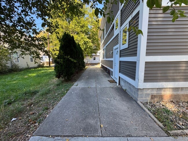 Building Photo - 3109 Hancock Ave