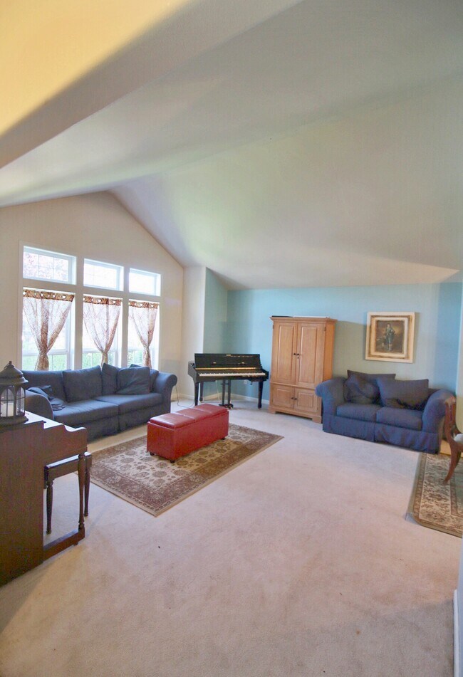 Building Photo - 3584 Shamrock Dr