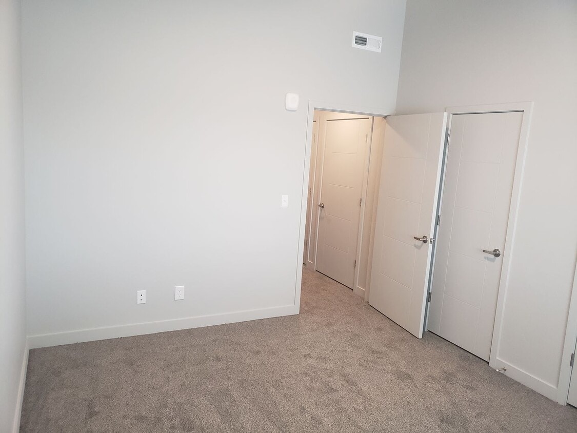 Primary Photo - 2 Bedroom Condo in Springville