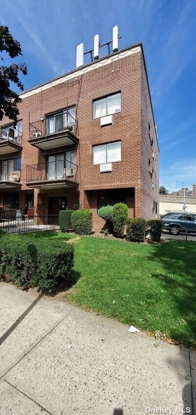 Primary Photo - 59-39 50th Ave