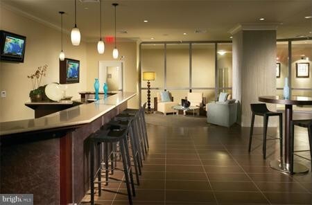 Foto del edificio - 2451 Midtown Ave