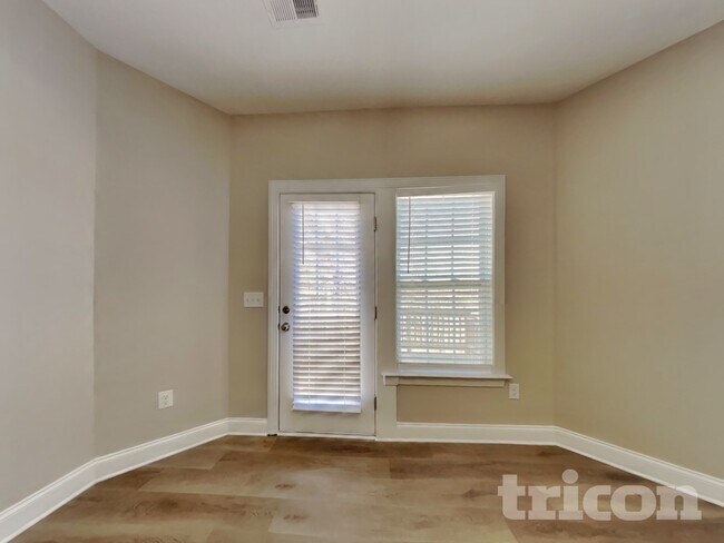 Building Photo - 685 Century Dr
