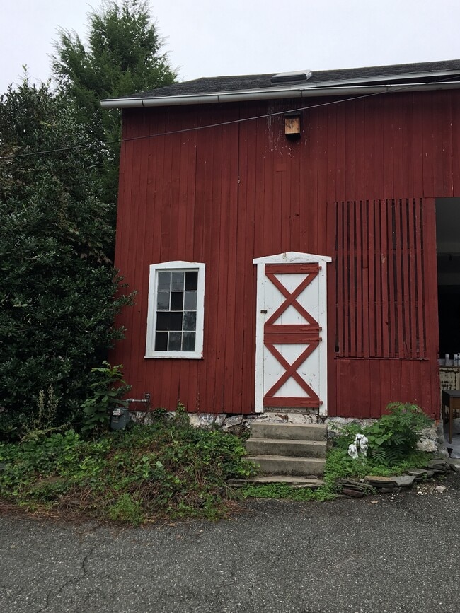 Building Photo - 1327 Kepler Rd
