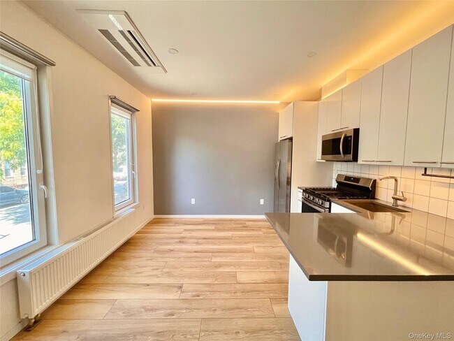 Foto del edificio - 71-53 69th Pl