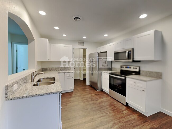 Building Photo - 96 W White Sands Drive