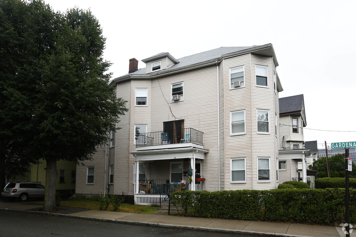 Building Photo - 102 Murdock St