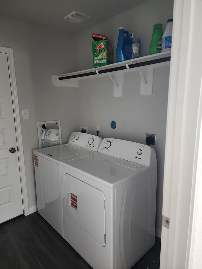 Foto del edificio - 8110 Alpine Bearberry Dr