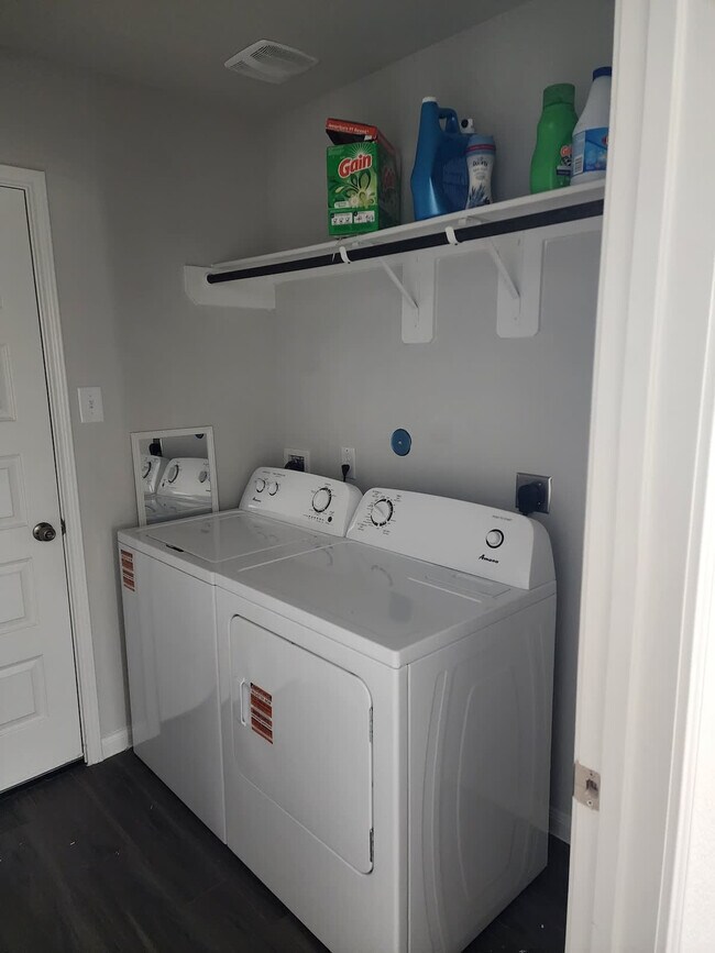 Building Photo - 8110 Alpine Bearberry Dr