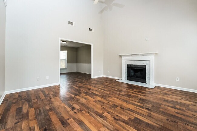 Foto del edificio - 915 Eagle Pointe Dr NW
