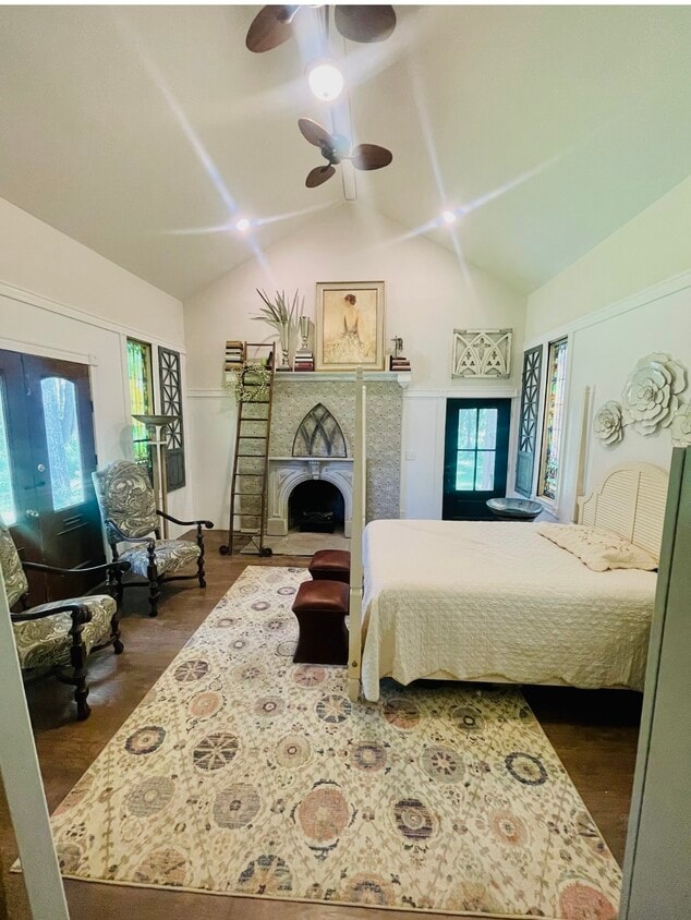 Spacious private w/queen size bed - 2421 Troy Schenectady Rd