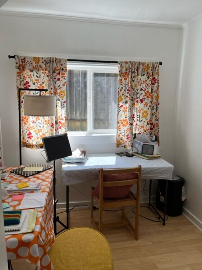 Building Photo - Charming Home In Garberville close to Town!