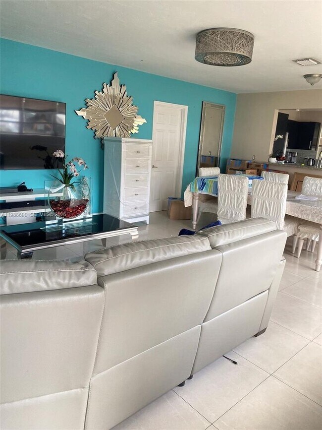 Foto del edificio - 740 NE 179th Terrace