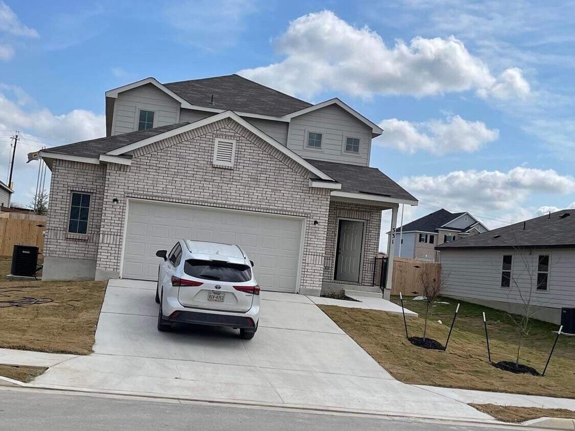 Foto principal - 5 Bedroom House in Cibolo
