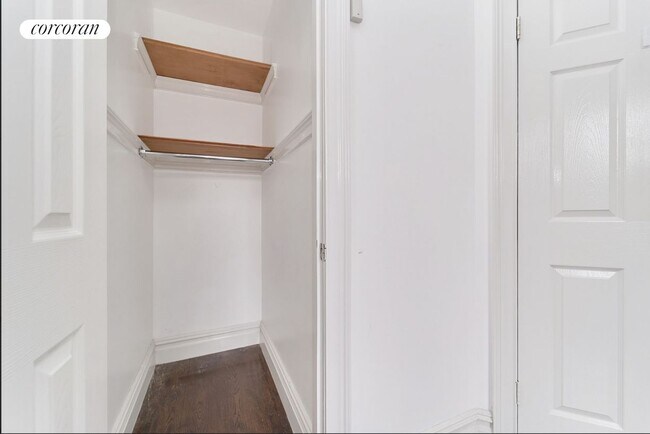 Foto del edificio - 224 W 13th St