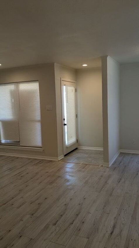 Primary Photo - 1005 W MLK #B