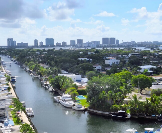 Foto del edificio - 13499 Biscayne Blvd