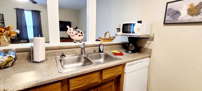 Foto del edificio - Furnished Units at 2131 Westmead Apts