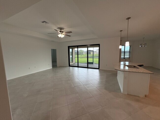 Building Photo - 3305 Altimira Dr