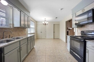 Building Photo - 8900 Shadow Bluff Ave