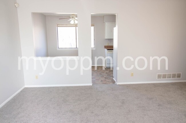 Building Photo - Available NOW! 3 Bedroom / 2 Bathroom Home...