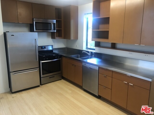 Foto del edificio - 432 N Venice Blvd
