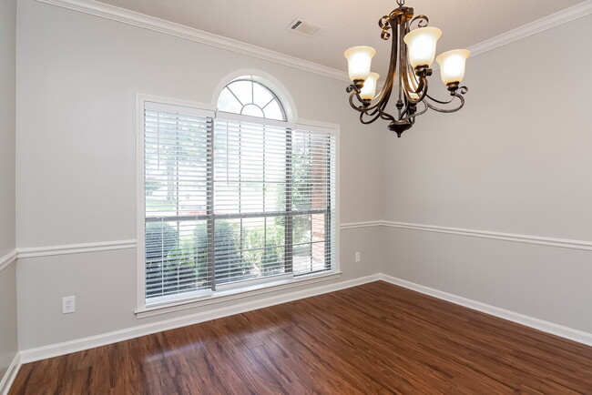 Building Photo - 6808 Forrest Cir