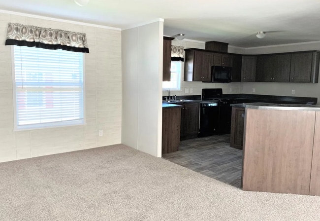 Foto del edificio - 16703 Fall River Rd