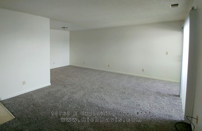 Building Photo - Cherry Creek Schools, 2 bed, 1 bath, 800 s...