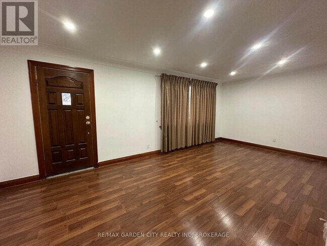 Building Photo - 6688 Bellevue St