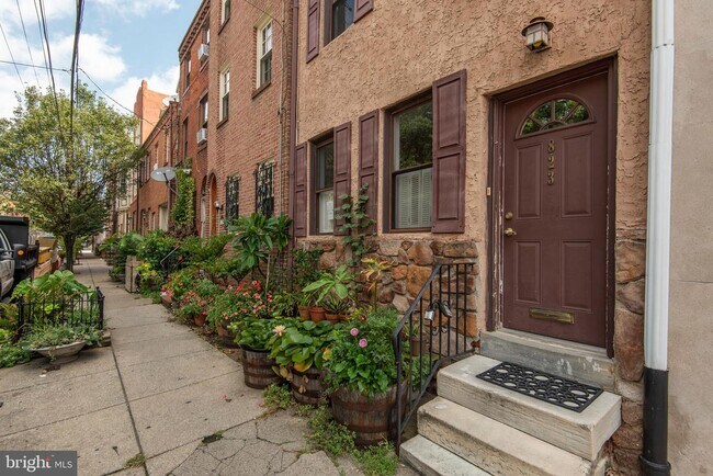 Building Photo - 823 S 10th St